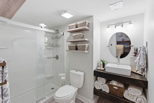 1615 N HOLLAND LN, Wichita, KS 67212