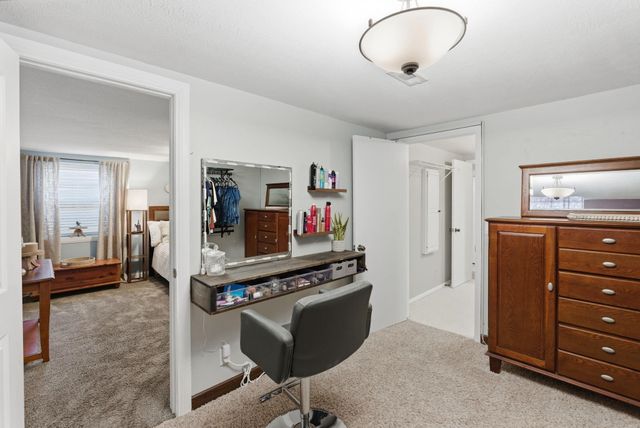 1615 N HOLLAND LN, Wichita, KS 67212