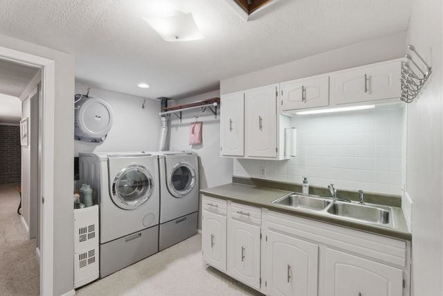 1615 N HOLLAND LN, Wichita, KS 67212