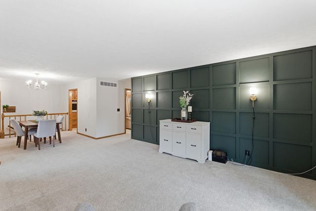 1615 N HOLLAND LN, Wichita, KS 67212