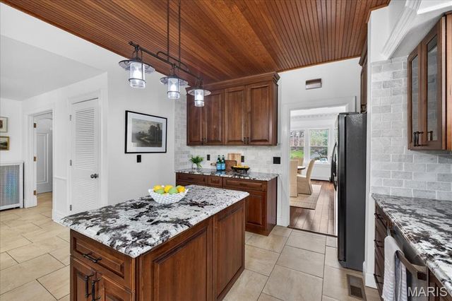 630 Sherwood Drive, Webster Groves, MO 63119