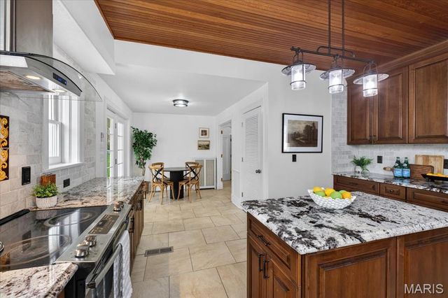 630 Sherwood Drive, Webster Groves, MO 63119