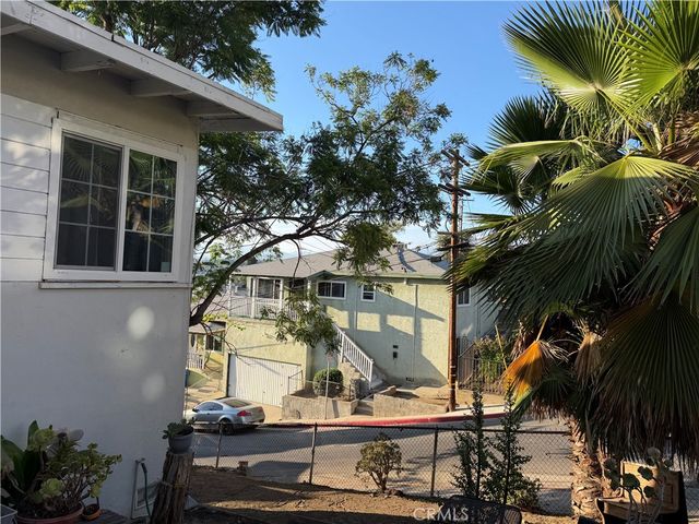 1369 Volney, Los Angeles, CA 90063