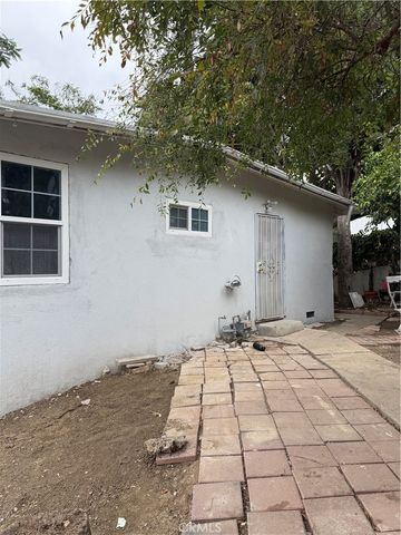 1369 Volney, Los Angeles, CA 90063