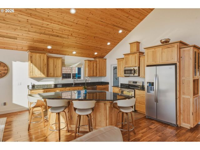 947 HAILEY Ln, Bandon, OR 97411