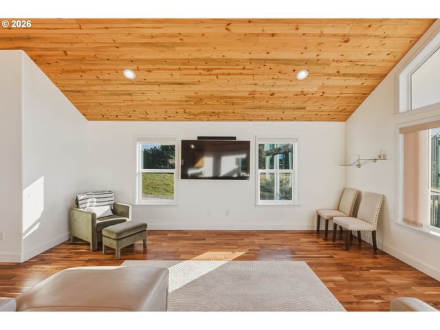 947 HAILEY Ln, Bandon, OR 97411