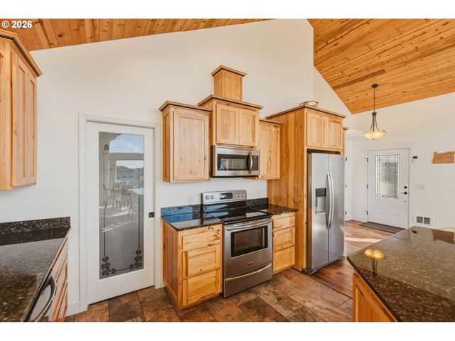 947 HAILEY Ln, Bandon, OR 97411