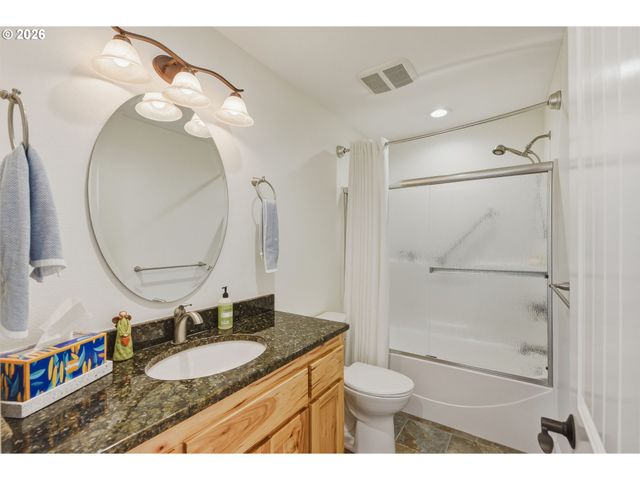 947 HAILEY Ln, Bandon, OR 97411