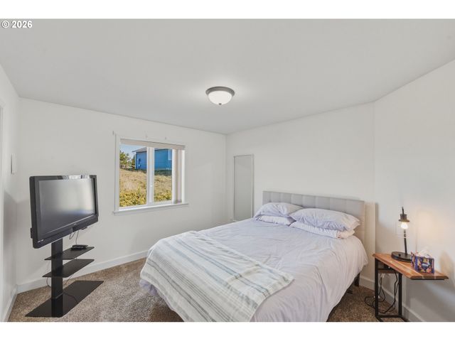 947 HAILEY Ln, Bandon, OR 97411