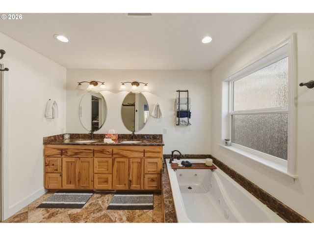 947 HAILEY Ln, Bandon, OR 97411