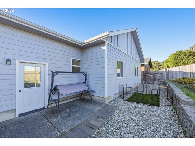 947 HAILEY Ln, Bandon, OR 97411
