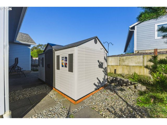 947 HAILEY Ln, Bandon, OR 97411