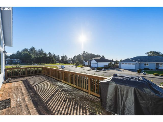 947 HAILEY Ln, Bandon, OR 97411