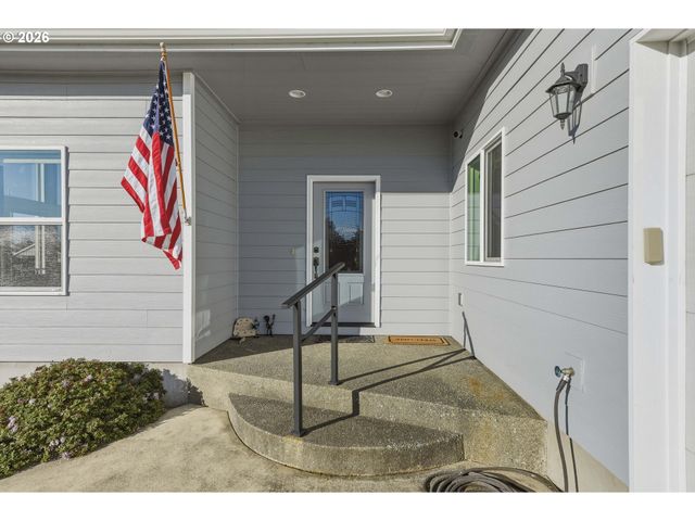 947 HAILEY Ln, Bandon, OR 97411