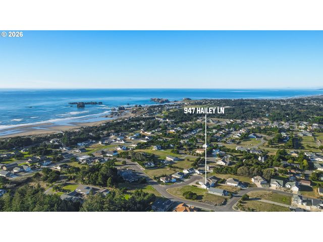 947 HAILEY Ln, Bandon, OR 97411