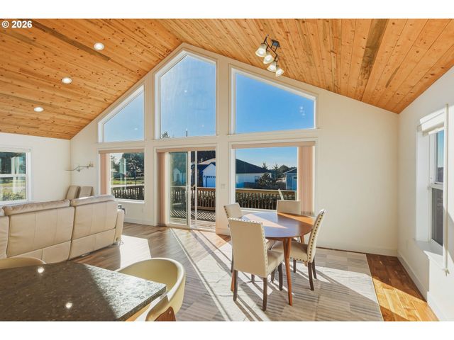 947 HAILEY Ln, Bandon, OR 97411