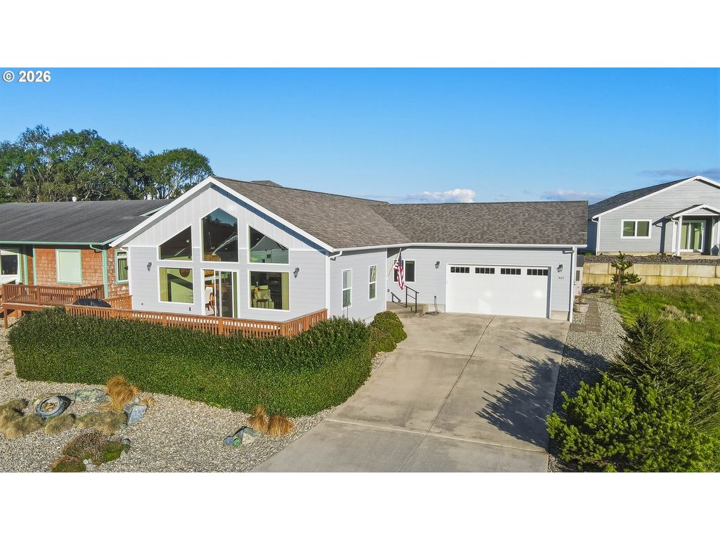947 HAILEY Ln, Bandon, OR 97411