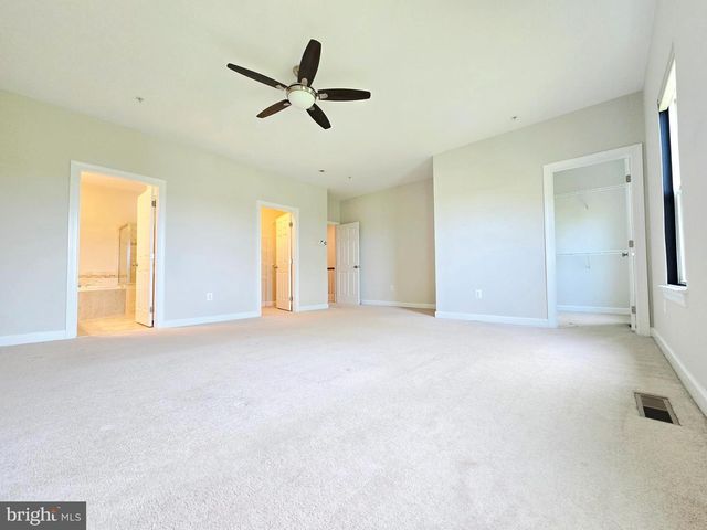 207 COMMUNITY CENTER AVE #207, Gaithersburg, MD 20878
