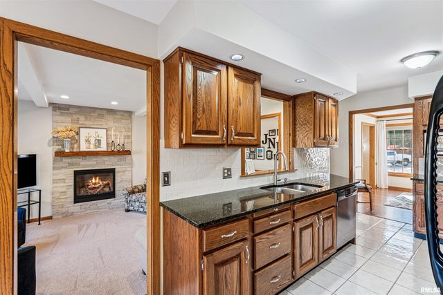 3905 25TH Avenue Court, Rock Island, IL 61201