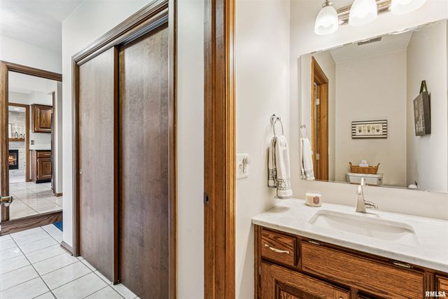 3905 25TH Avenue Court, Rock Island, IL 61201