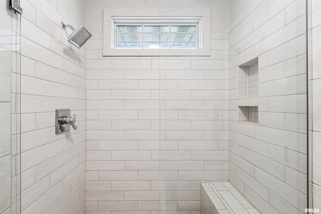 3905 25TH Avenue Court, Rock Island, IL 61201