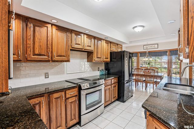 3905 25TH Avenue Court, Rock Island, IL 61201