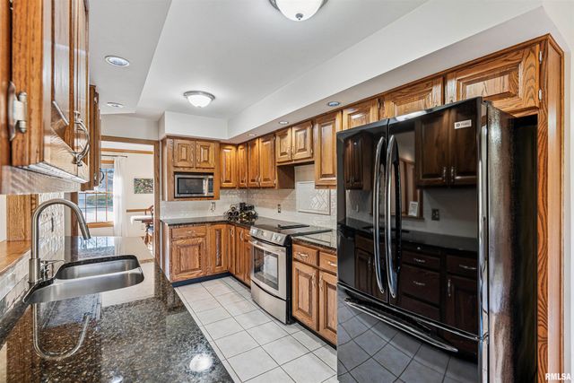 3905 25TH Avenue Court, Rock Island, IL 61201