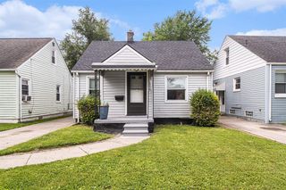 20846 Hampton Street, Harper Woods, MI 48225