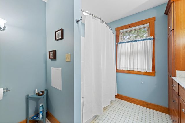 33 Arrowhead Point Road, Bristol, NH 03222