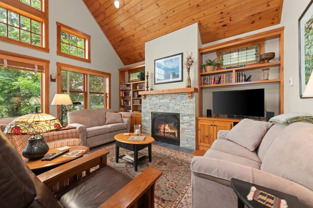 33 Arrowhead Point Road, Bristol, NH 03222
