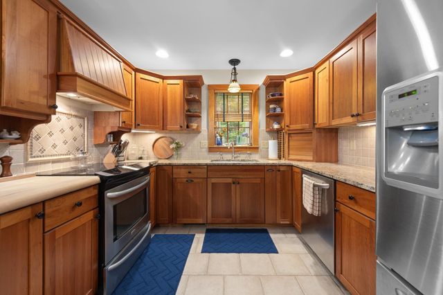 33 Arrowhead Point Road, Bristol, NH 03222