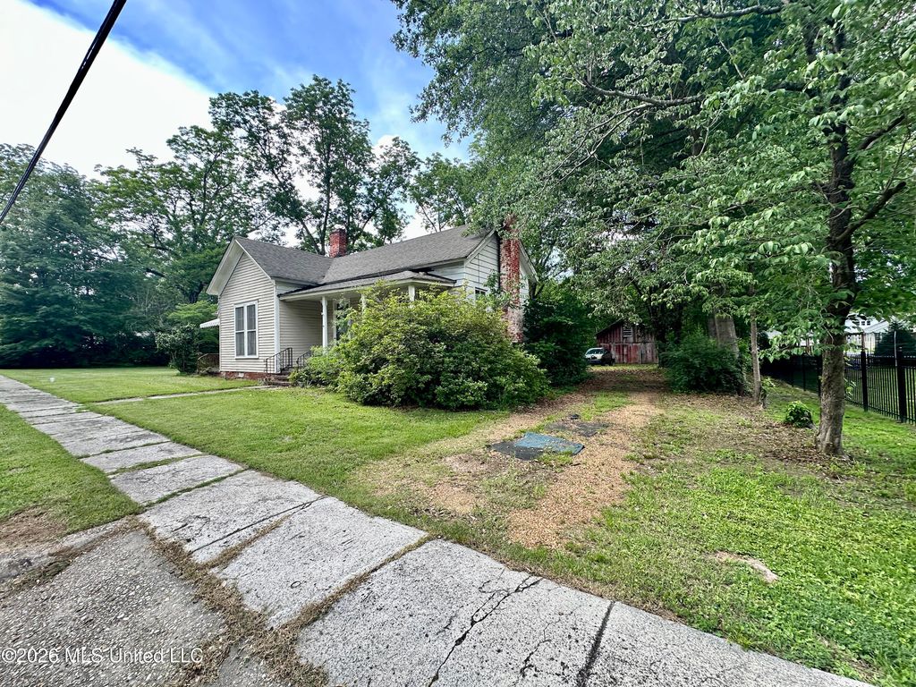 105 Church, Senatobia, MS 38668 — photo 2