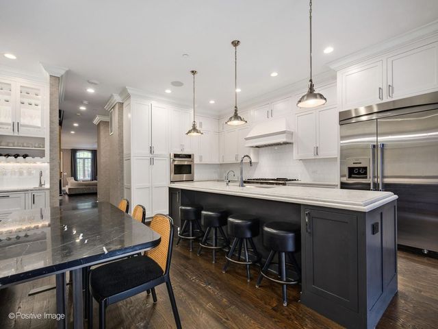 2122 N Magnolia Avenue, Chicago, IL 60614