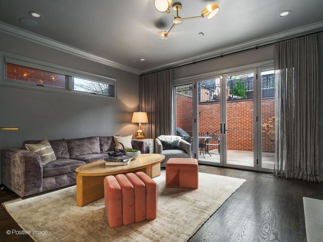 2122 N Magnolia Avenue, Chicago, IL 60614