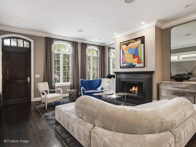 2122 N Magnolia Avenue, Chicago, IL 60614