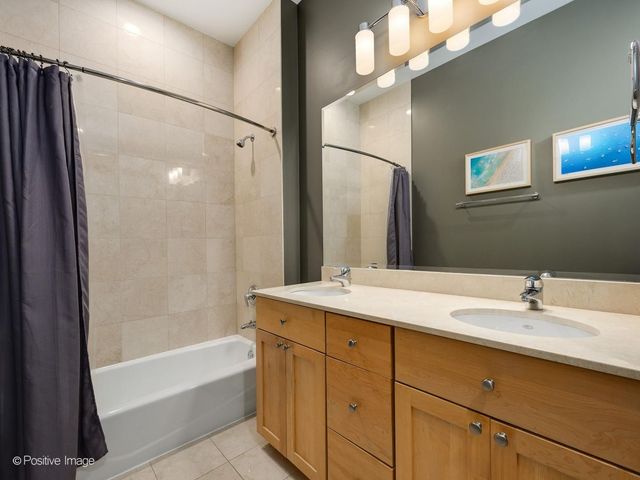 2122 N Magnolia Avenue, Chicago, IL 60614