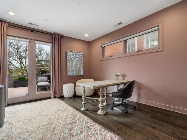 2122 N Magnolia Avenue, Chicago, IL 60614