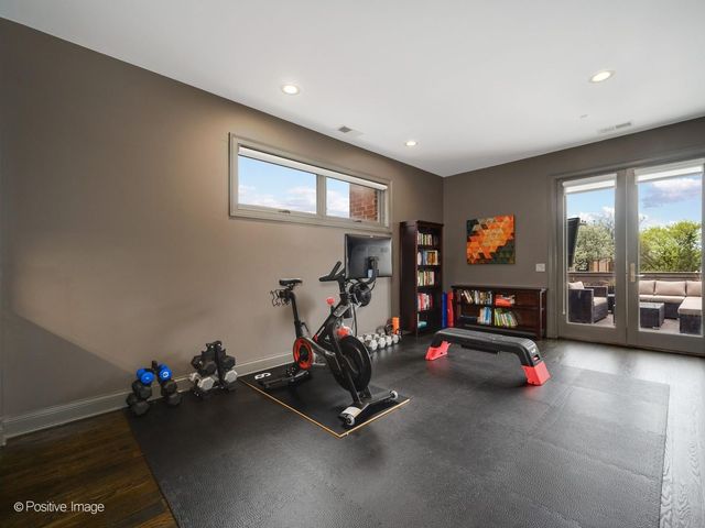 2122 N Magnolia Avenue, Chicago, IL 60614