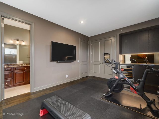 2122 N Magnolia Avenue, Chicago, IL 60614