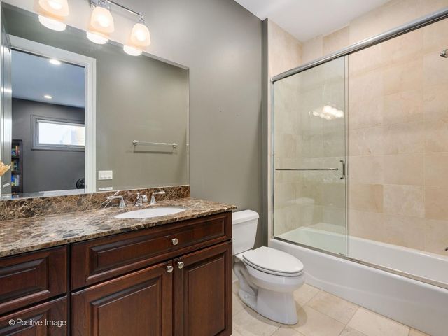 2122 N Magnolia Avenue, Chicago, IL 60614