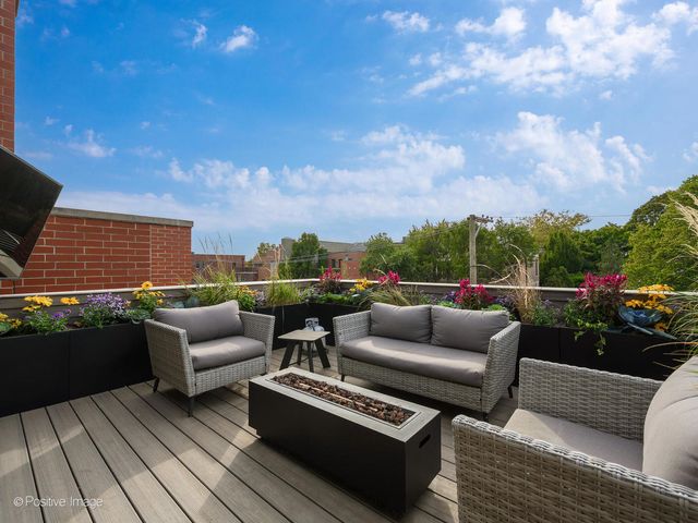 2122 N Magnolia Avenue, Chicago, IL 60614
