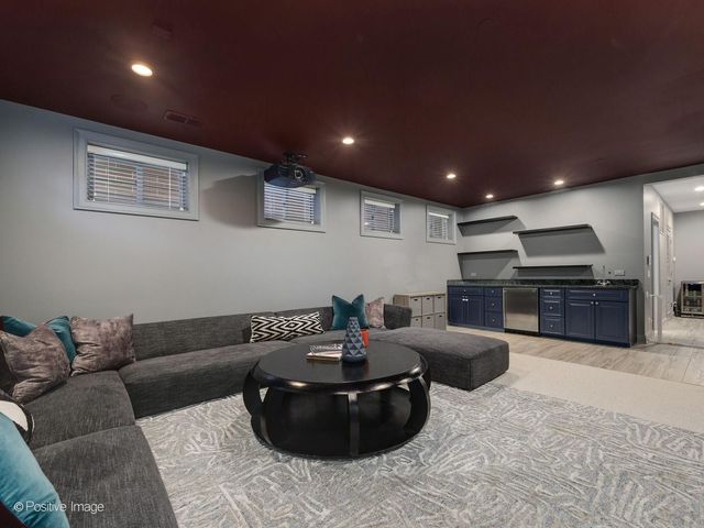 2122 N Magnolia Avenue, Chicago, IL 60614