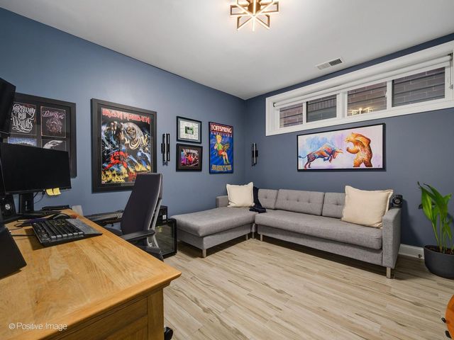 2122 N Magnolia Avenue, Chicago, IL 60614
