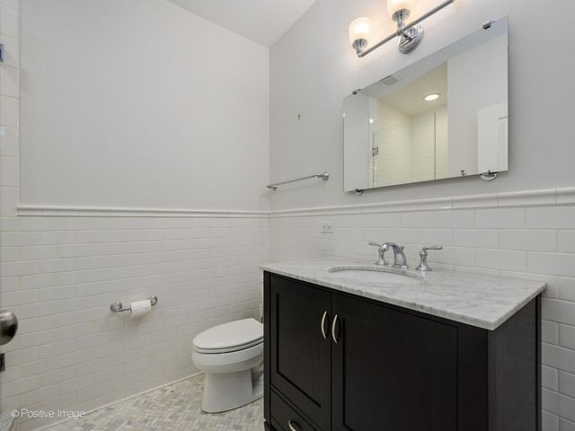2122 N Magnolia Avenue, Chicago, IL 60614