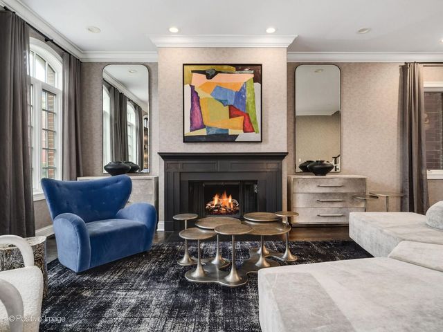2122 N Magnolia Avenue, Chicago, IL 60614