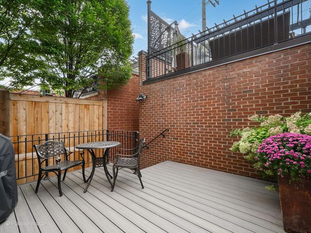 2122 N Magnolia Avenue, Chicago, IL 60614