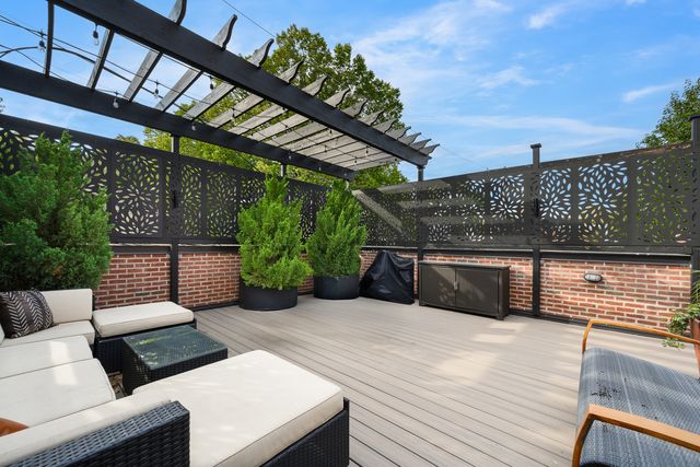 2122 N Magnolia Avenue, Chicago, IL 60614