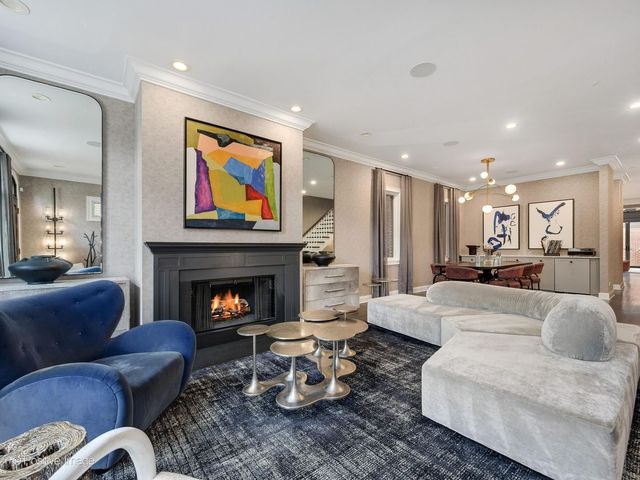 2122 N Magnolia Avenue, Chicago, IL 60614