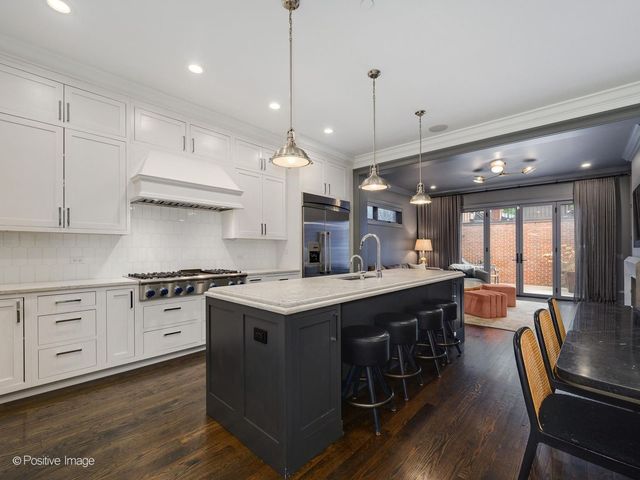 2122 N Magnolia Avenue, Chicago, IL 60614