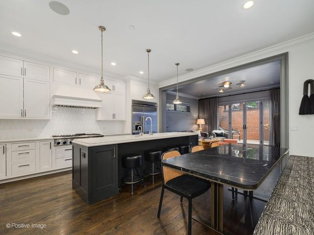 2122 N Magnolia Avenue, Chicago, IL 60614